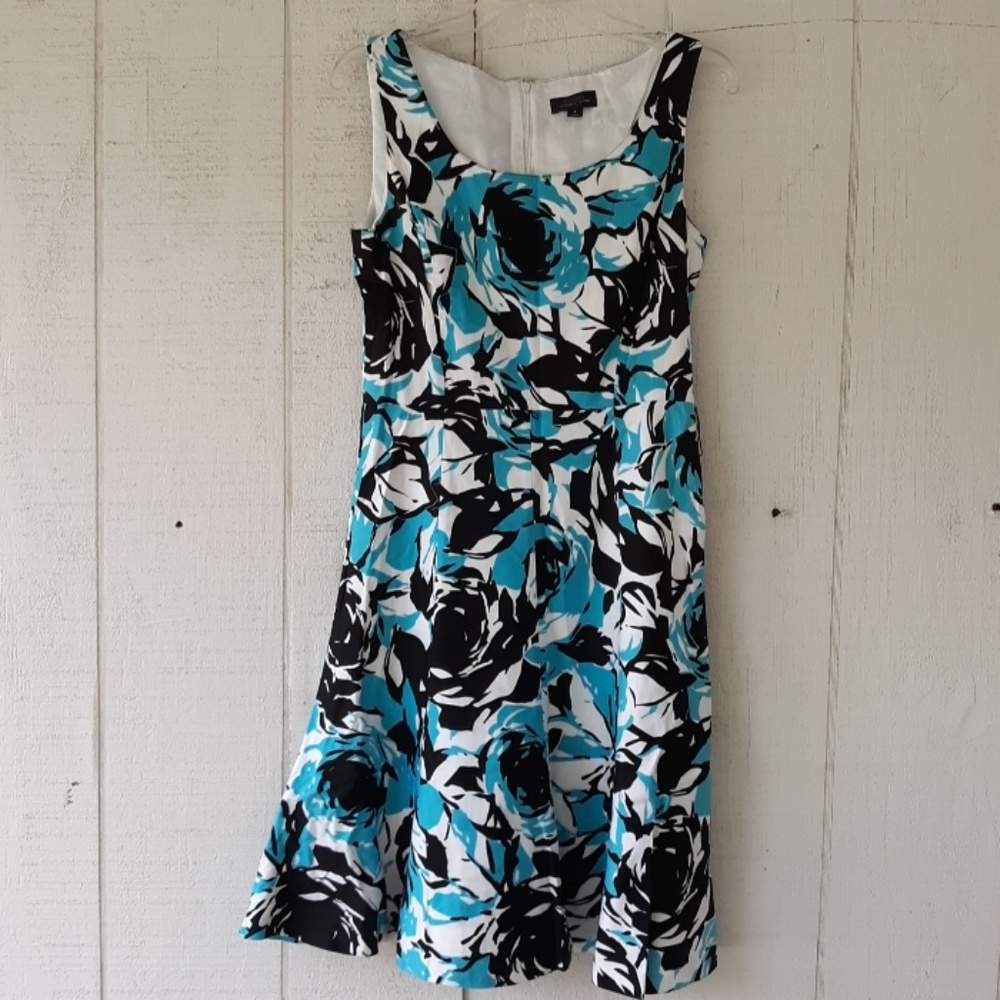 Size 6 Tahari Zipper Back Dress.